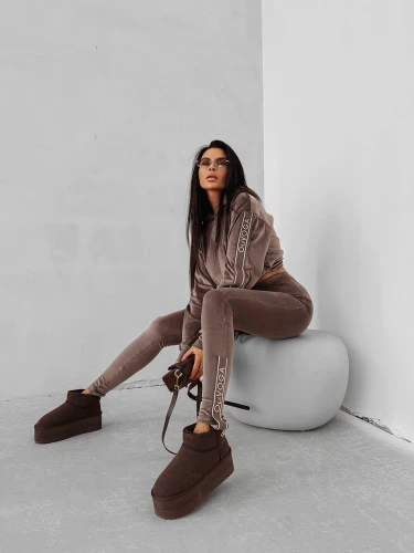 Komplet-damski-OLAVOGA-VELVET-AURA-2025-latte--.webp