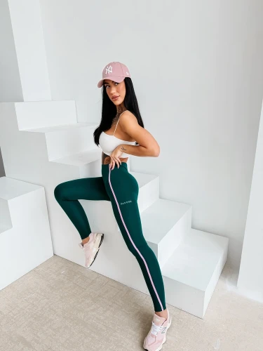 Legginsy-OLAVOGA-AMERA-2026-gleboka-zielen--.webp
