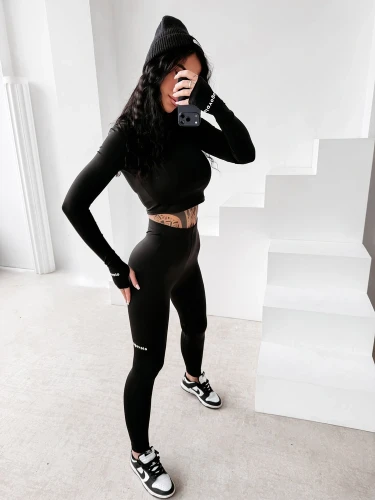Komplet-damski-OLAVOGA-DULCE-2026-czarny-.webp