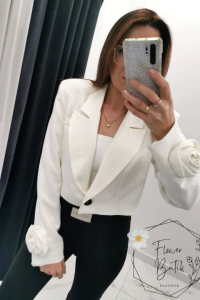 MARYNARKA MILLAGRO Z RÓŻĄ ECRU