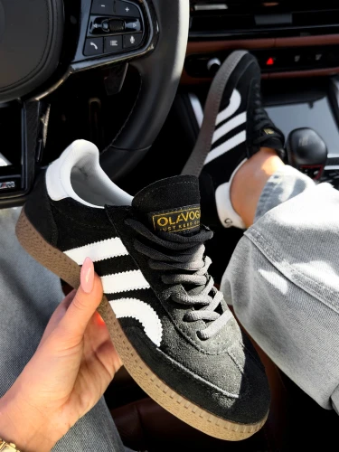 Buty-damskie-OLAVOGA-VOSHERY-2026-czarno---biale----.webp