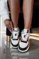 Buty-damskie-sneakersy-OLAVOGA-VAXY-2026-brazowe.webp