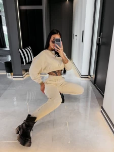 KOMPLET DAMSKI OLAVOGA TRIPSY KREMOWY