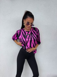 T-SHIRT BY ME MARMARIS PRINT RIBS CZARNA FUKSJA